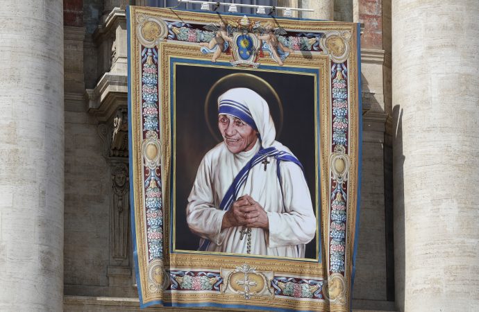 Mother Teresa 2016 Vatican.jpeg